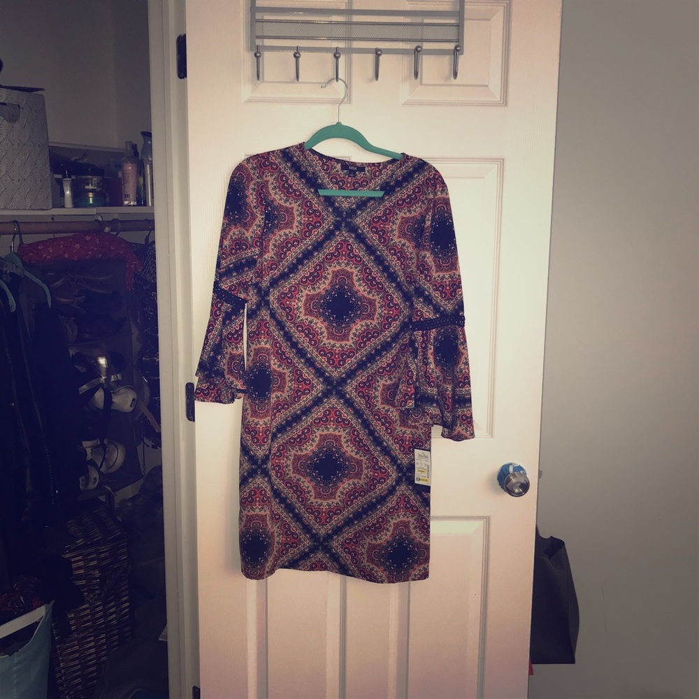 Brand new 3/4 patterned dress